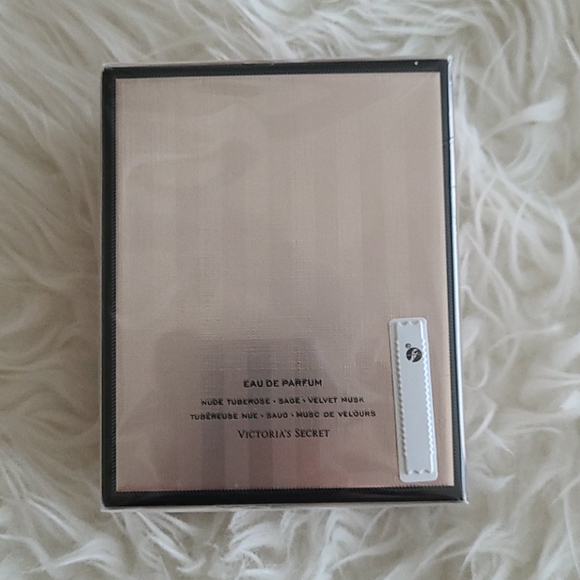 Victoria's Secret Bombshell Seduction - Picture 2 of 2